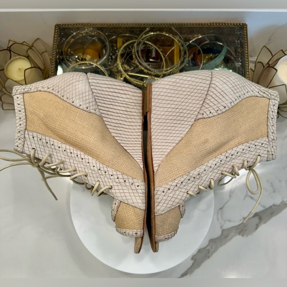 Elizabeth and James - Leather/Linen Open Front Lace-Up Wedge Heel - EUC 6 1/2 - Picture 12 of 15